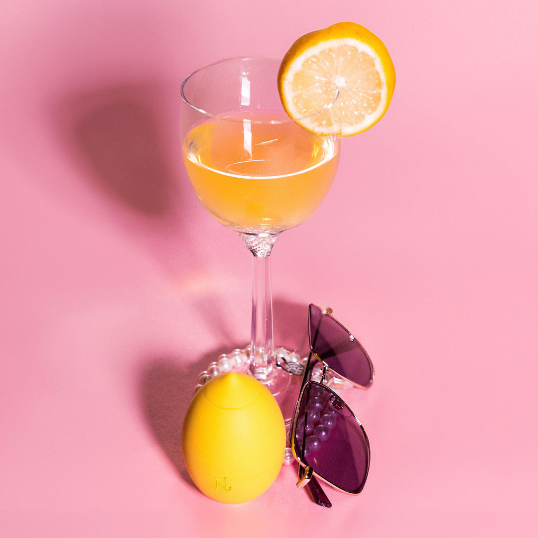 Lemon Clitoral Vibrator – charging